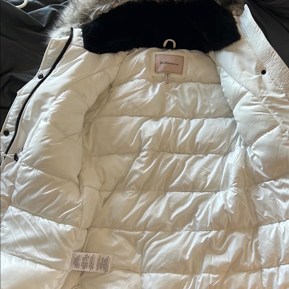 Women’s XS BCBGMaxAzria Ivory Puffer Coat with Faux Fur Collar
